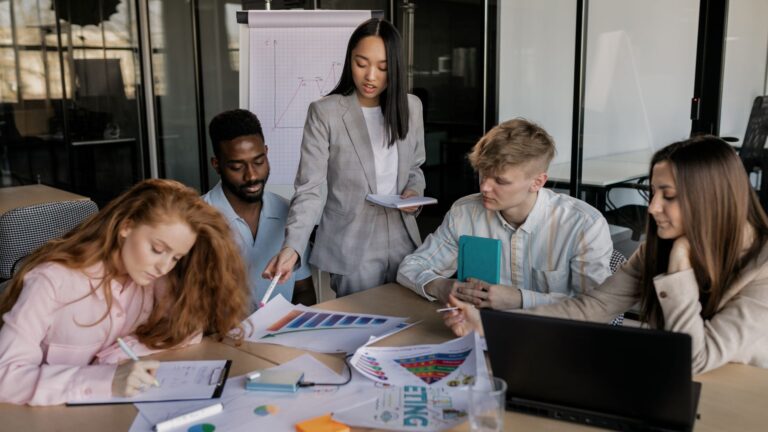 Comment aligner stratégie éditoriale, brand content et social media ?
