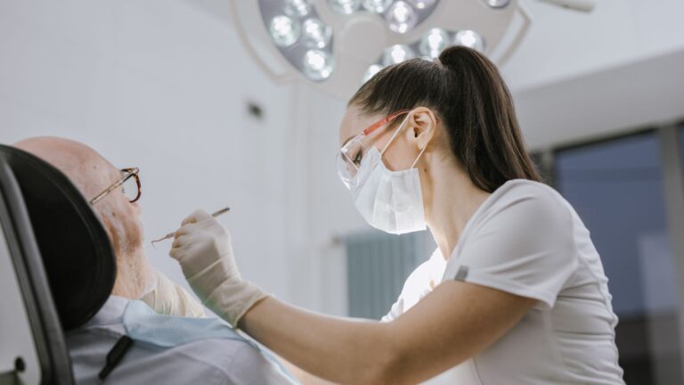 Dentiste en Belgique : quel salaire espérer selon votre statut ?