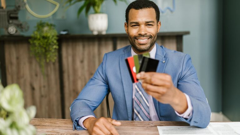 Carte de paiement pro : comment contrôler les dépenses des salariés ?